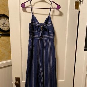 BNWT’s Francesca’s navy medium romper!
